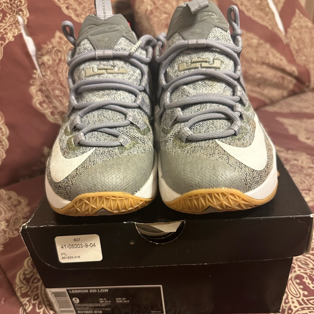 LeBron XIII Low sneakers